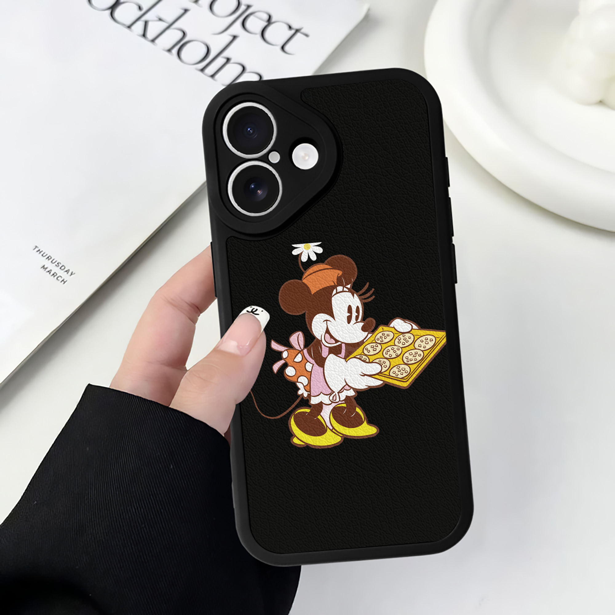 （画像用） ミッキーマウス Mickey Mouse 【iPhone 16シリーズ対応】シリコンスマホケース（レザー調） 材質：シリコン